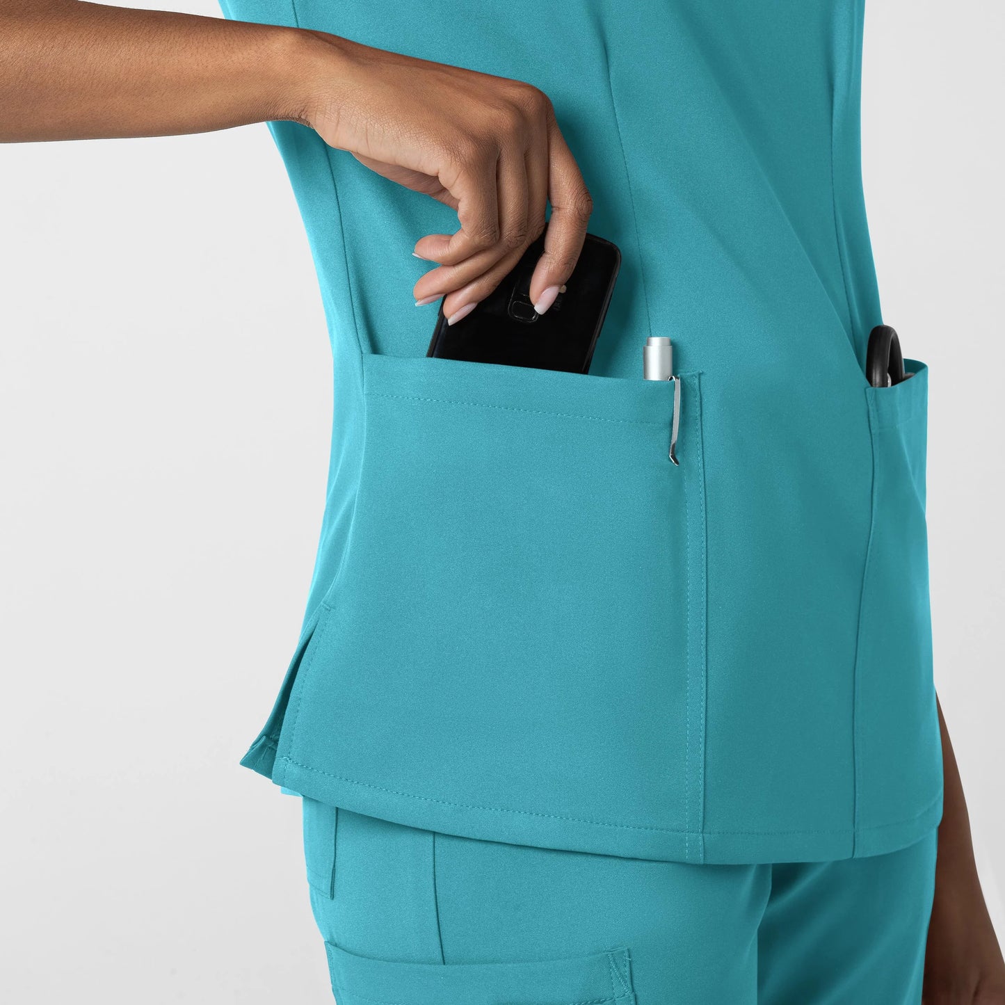 Women’s Thrive 6122 Fitted 3-Pocket V-Neck Scrub Top